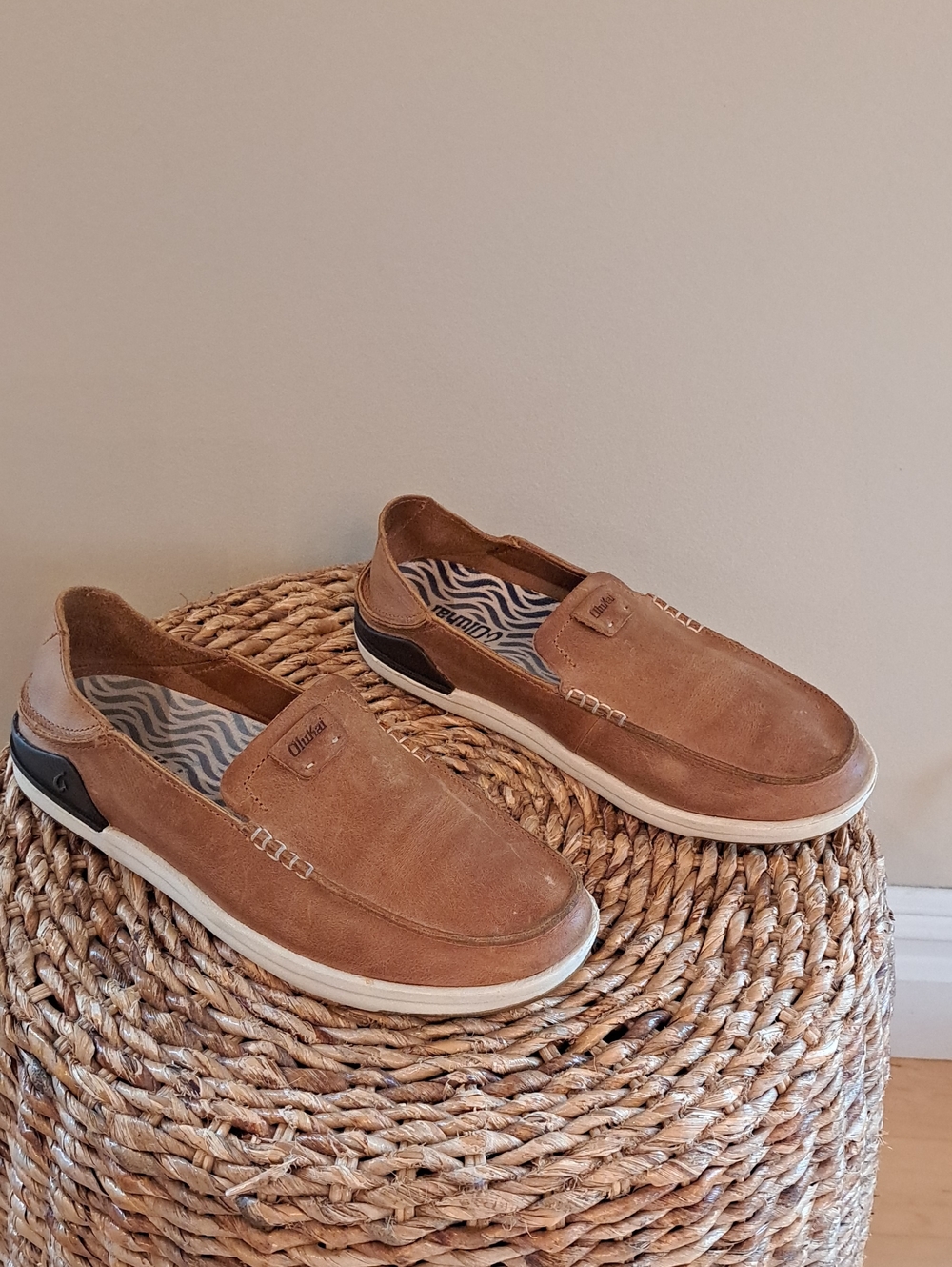 OluKai Mens Kakaha Tan/Brown Leather Slip-On Casual/Preppy Loafers 7/40